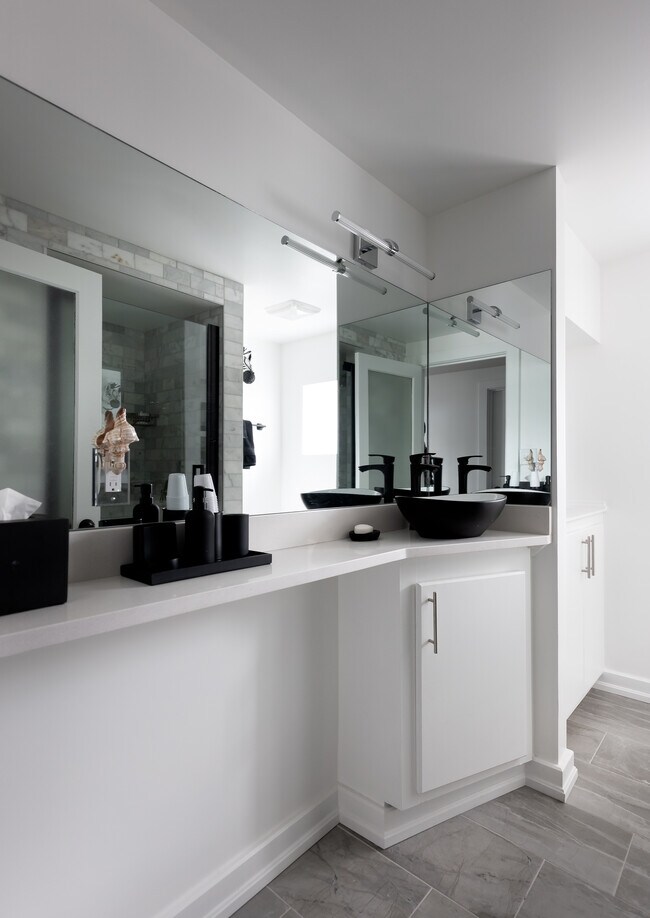 Building Photo - 223 S Hancock St