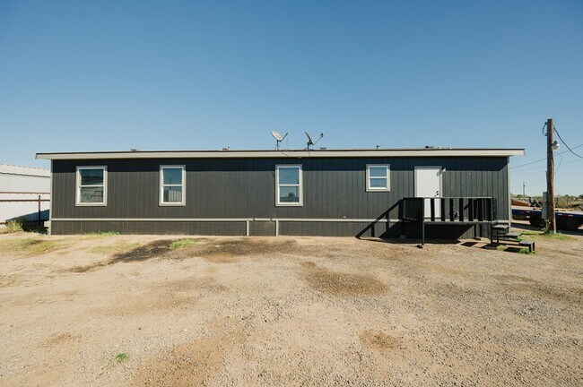 Building Photo - 2423 N Redondo Ave