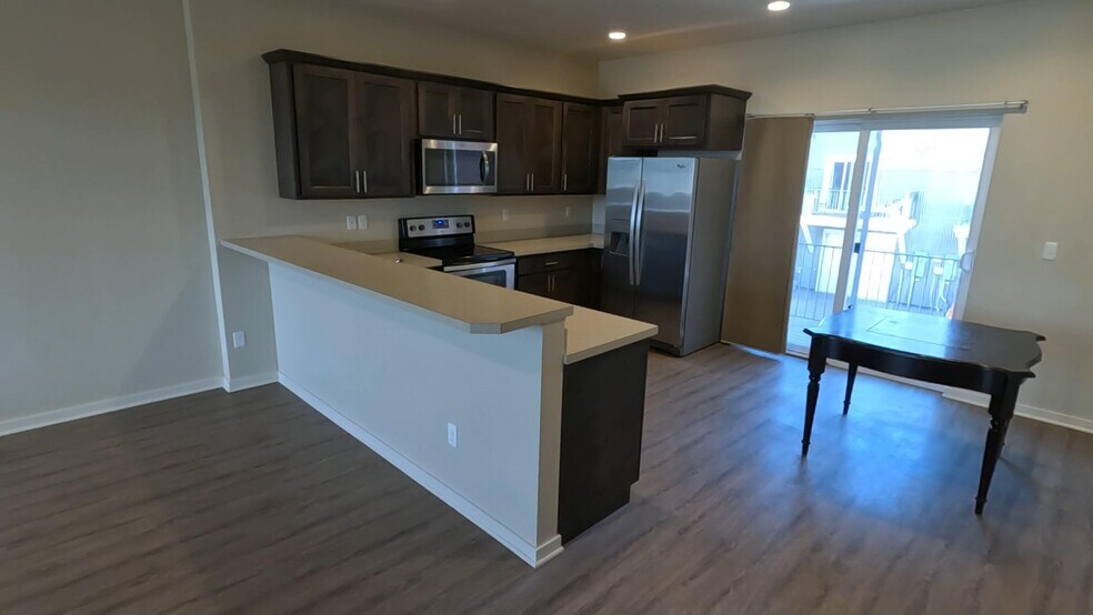 Building Photo - 300 Van Tuyl Cir, Unit C