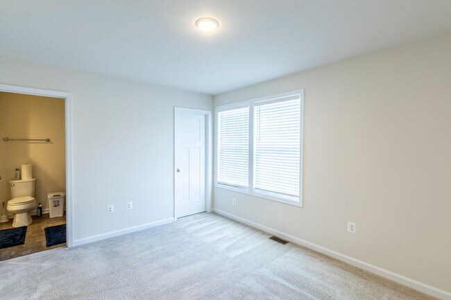 Building Photo - 3430 Montague St