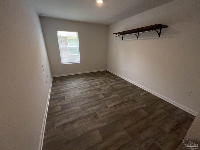 Building Photo - 7835 Lakeside Oaks Dr