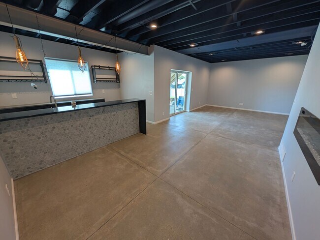Building Photo - 5011 Clearwater Dr