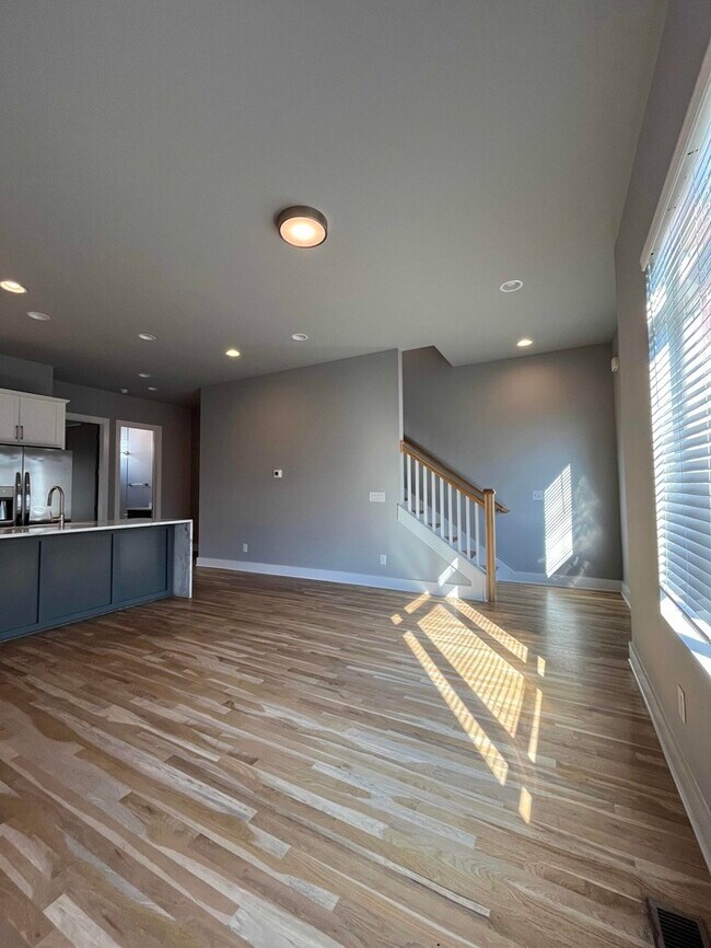 Building Photo - 976 Youngs Ln