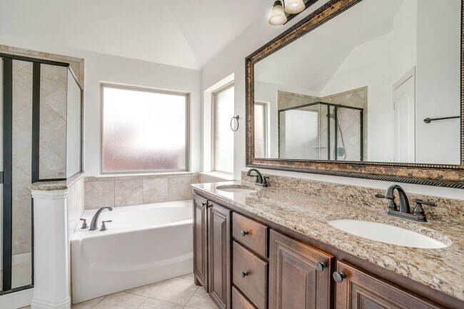 Building Photo - Amazing 3 Bed, 2 Bath Rental Available in the Highly Desirable Live Oak Creek- WSISD- 76108