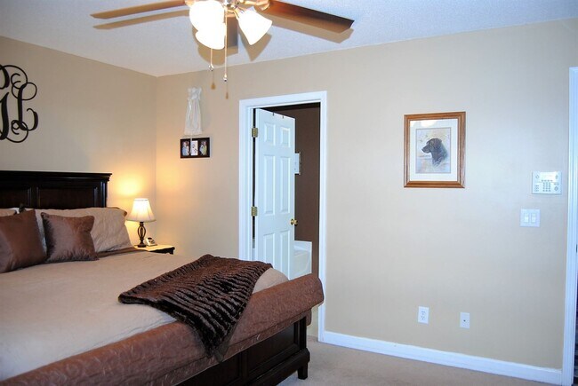 Building Photo - Wonderful Home in the Willow Lakes Community!