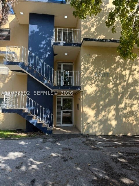 Building Photo - 4301 NW S Tamiami Canal Dr