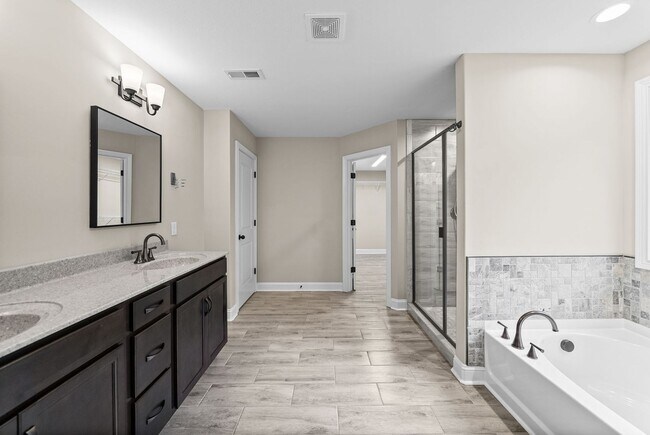 Building Photo - Pet Friendly Four Bedroom!