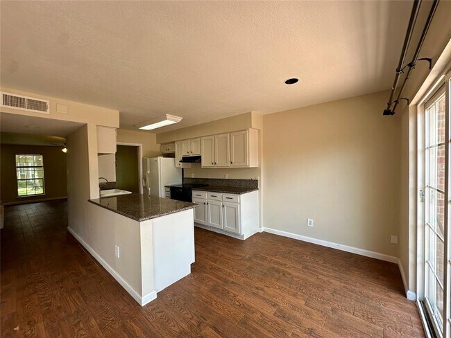 Building Photo - 5801 Lumberdale Rd