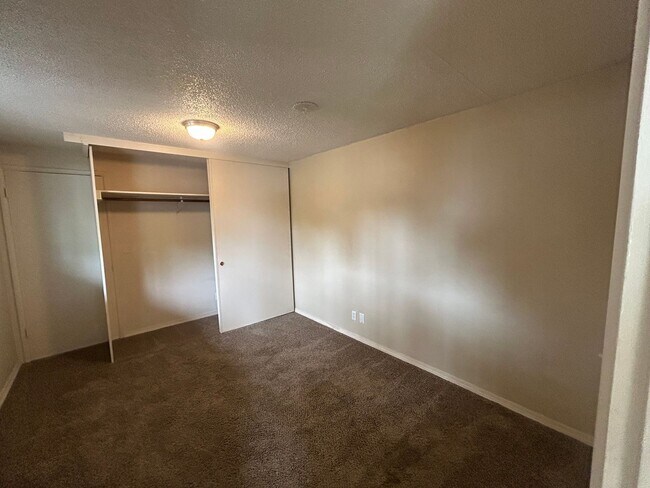 Building Photo - Cozy Studio Downtown