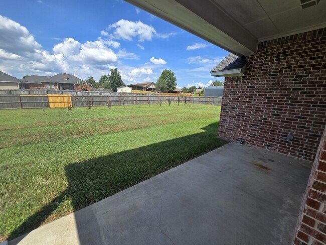 Building Photo - 15298 Wagon Wheel Cir