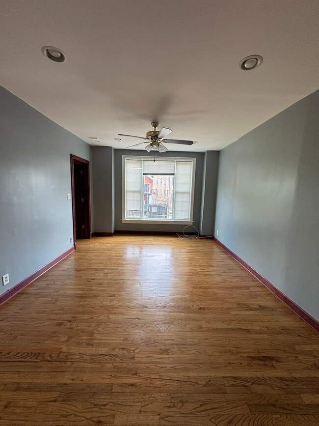 Building Photo - 1816 W 23rd St