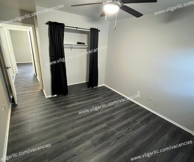 Building Photo - 5109-5111 W 78th Ln