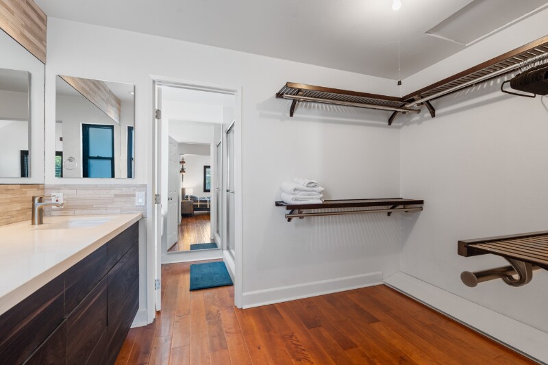 Building Photo - 526 Via De La Valle