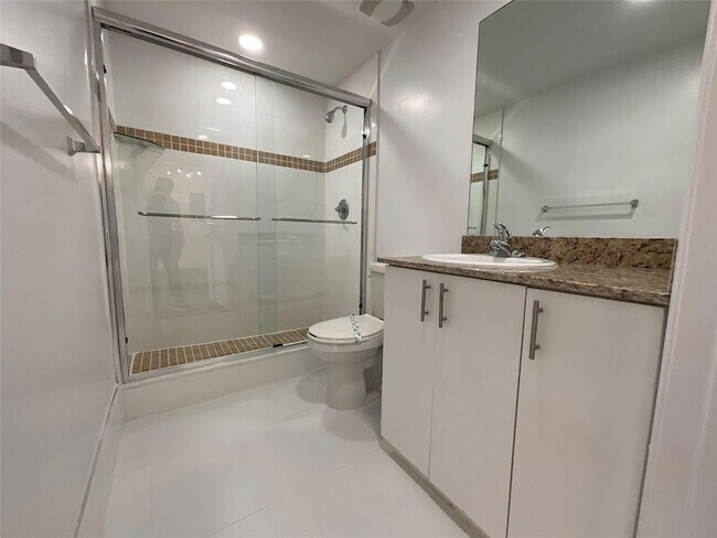 Building Photo - 9357 SW 77th Ave