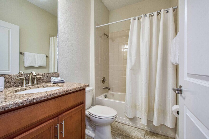 Building Photo - 4728 Sleepy Hollow Dr