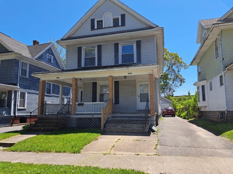 FrontView - 307 Cedarwood Ter