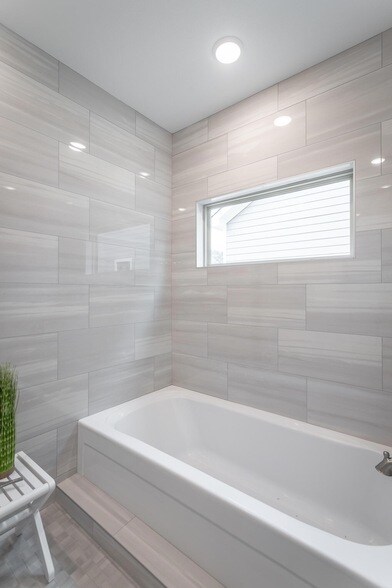 Building Photo - 8955 Silver Maple Dr