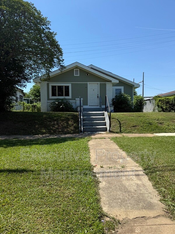 Building Photo - 1625 29th Ave N