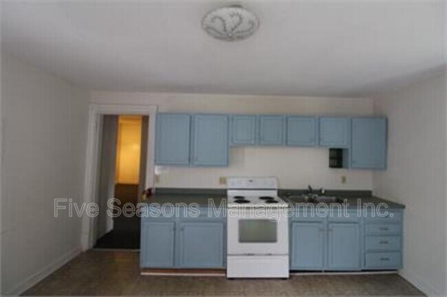 Building Photo - 39 Buell St