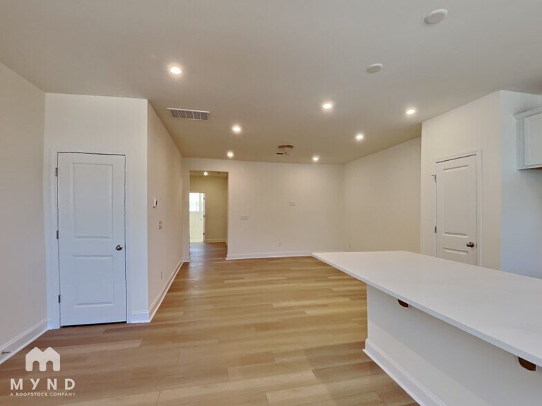 Building Photo - 1546 Cedar Tree Dr