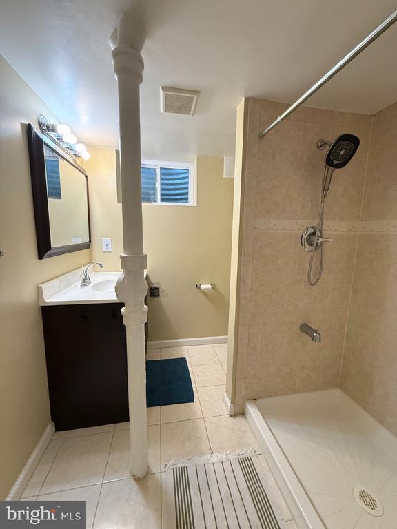 Building Photo - 9709 Saxony Rd