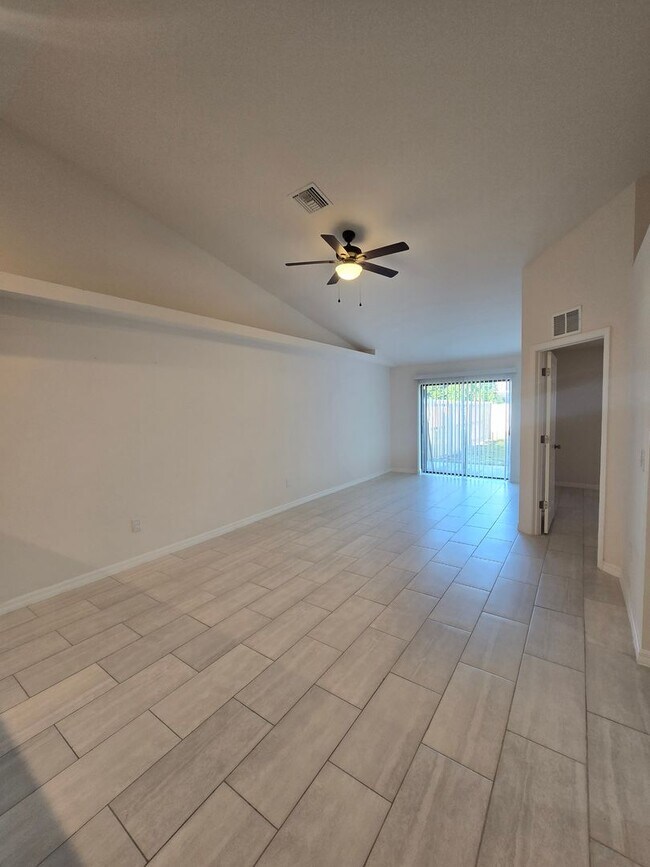 Building Photo - 3024 Skyline Blvd