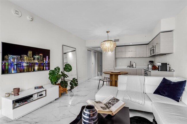 Building Photo - 1300 S Miami Ave