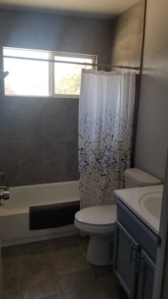 Building Photo - 9412 E Deer Trail Pl