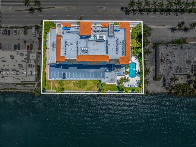Building Photo - 1625 Kennedy Cswy