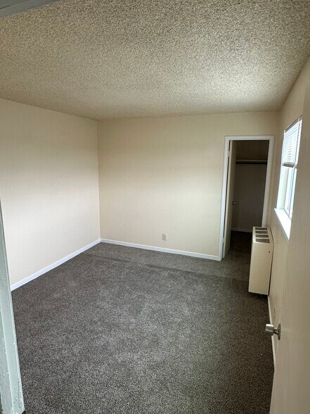 Building Photo - 956 Apgar St