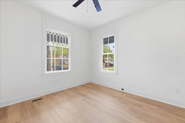 Building Photo - 423 Mt Vernon Ave