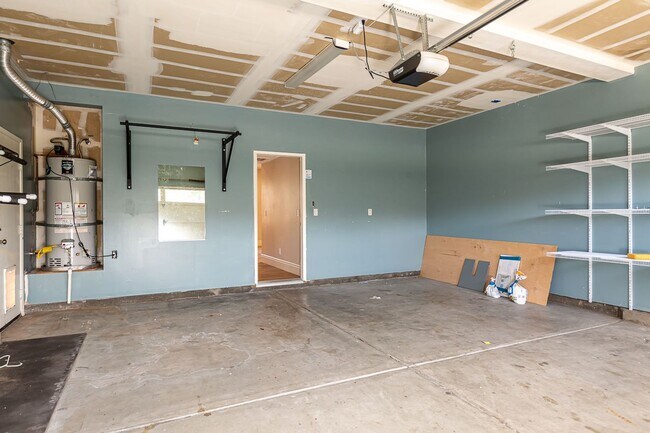 Building Photo - Beautiful Oceanside Cul-De-Sac Home!