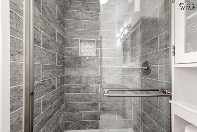 Building Photo - 4024 Hooper Dr