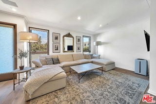 Building Photo - 132 N Swall Dr