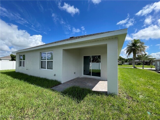 Building Photo - 3720 SW 12th Pl