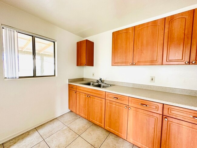 Building Photo - Rare Find 2/1 House IN DESIRED CENTRAL ARE...