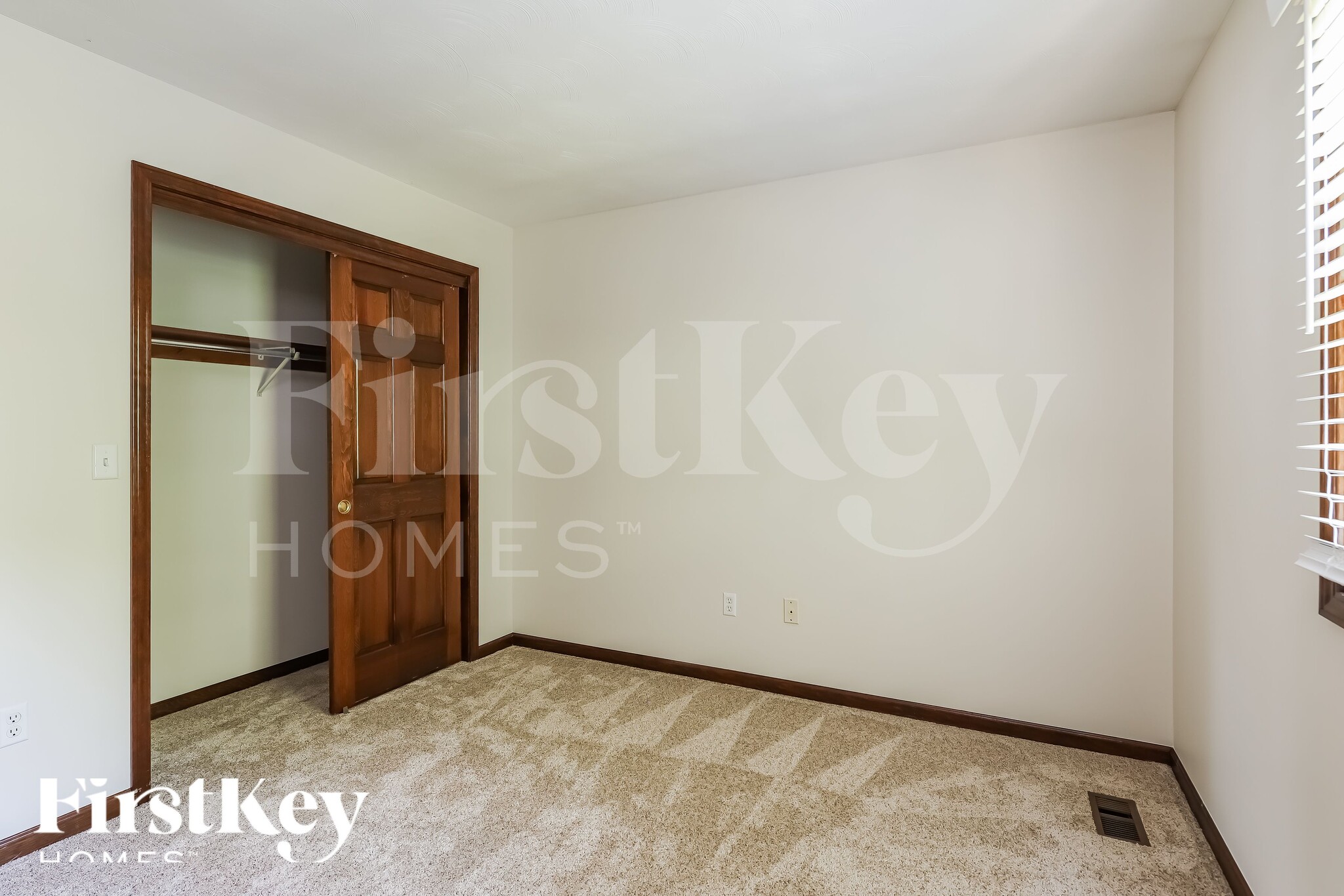 Building Photo - 581 Brightstone Dr