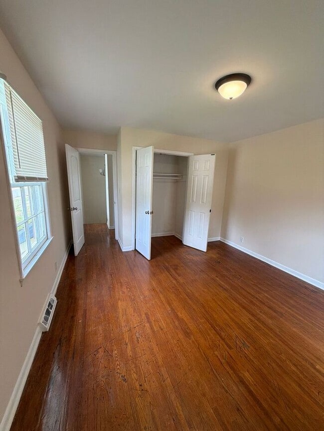 Building Photo - T.R. Lawing Realty Property