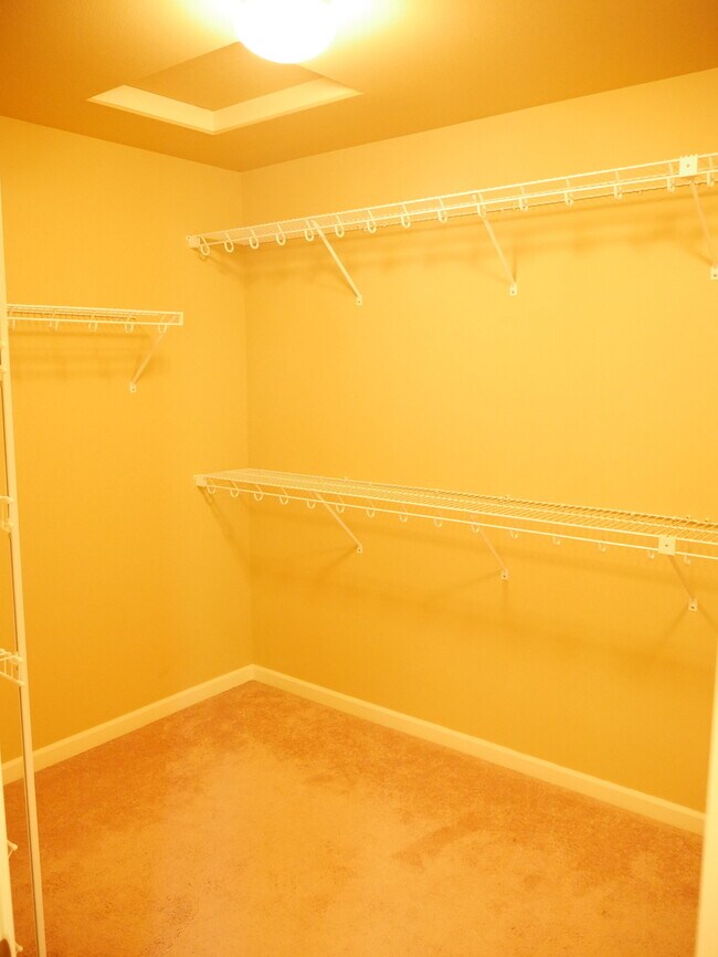 Building Photo - 5 Bedroom 2.5 Bath Home Near Downtown Redmond