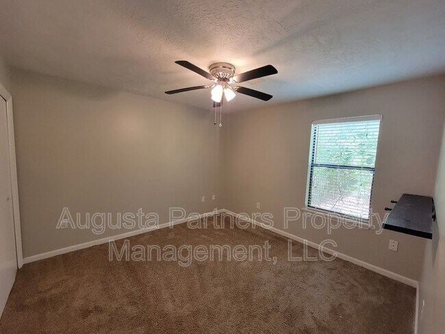 Building Photo - 2612 Fox Ct