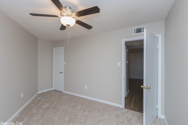 Building Photo - 8815 Woodbine Dr