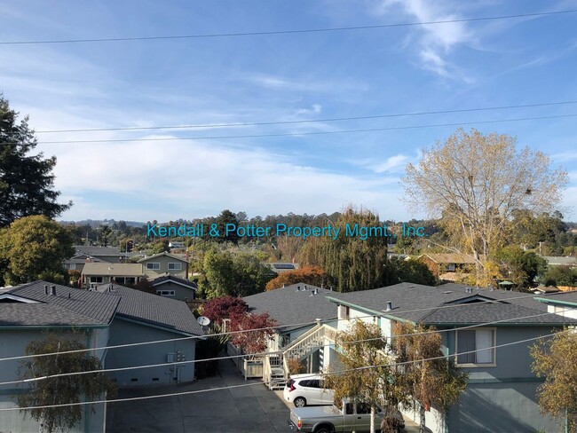 Building Photo - Impeccable 2BR, 1BA Capitola Condo with Oc...