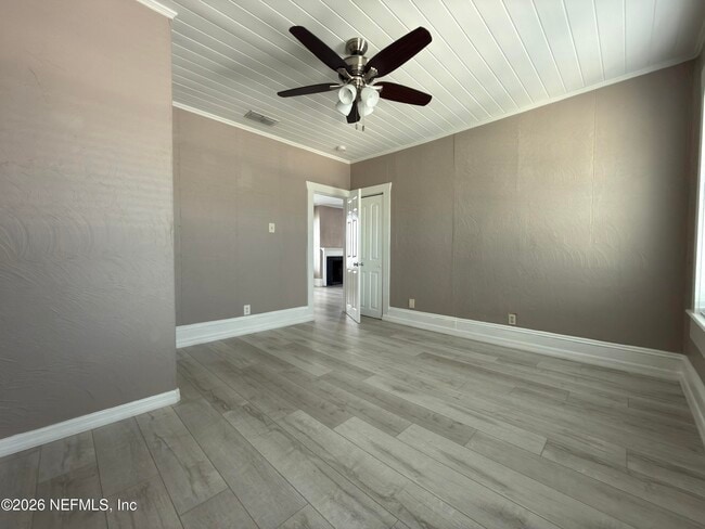 Building Photo - 630 2nd St S