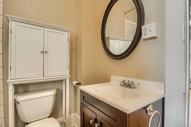 Building Photo - Charming 3-Bedroom Bungalow with Oversized...