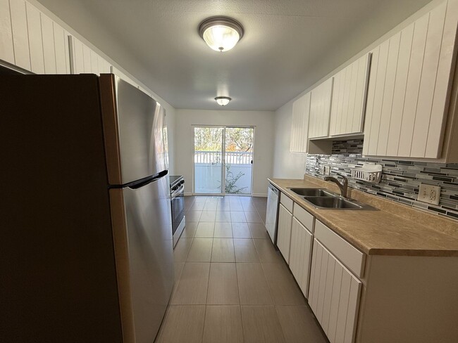 Building Photo - Remodeled Condo in West Valley