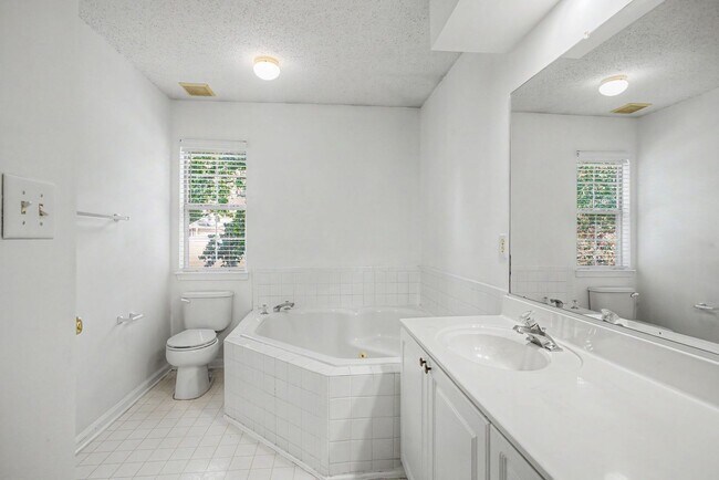 Building Photo - 960 Drivers Ln
