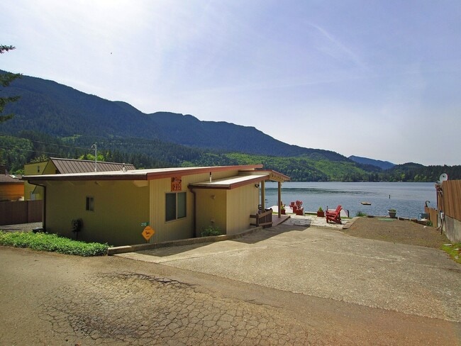 Building Photo - Lake Sutherland Home For Lease!