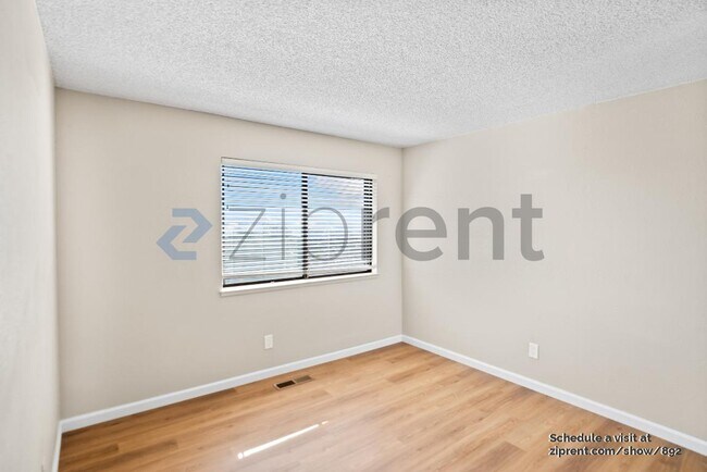 Building Photo - 3700 Hidden Springs Ct