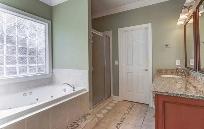 Building Photo - Spacious 4 bed home in desirable Snug Harbor!