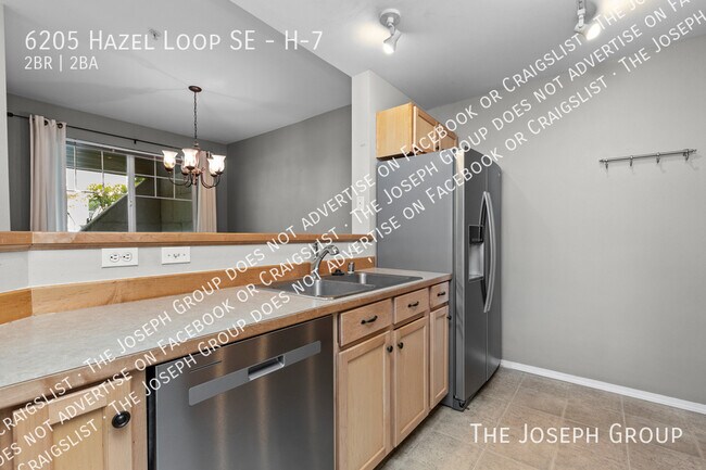 Building Photo - 6205 Hazel Loop SE